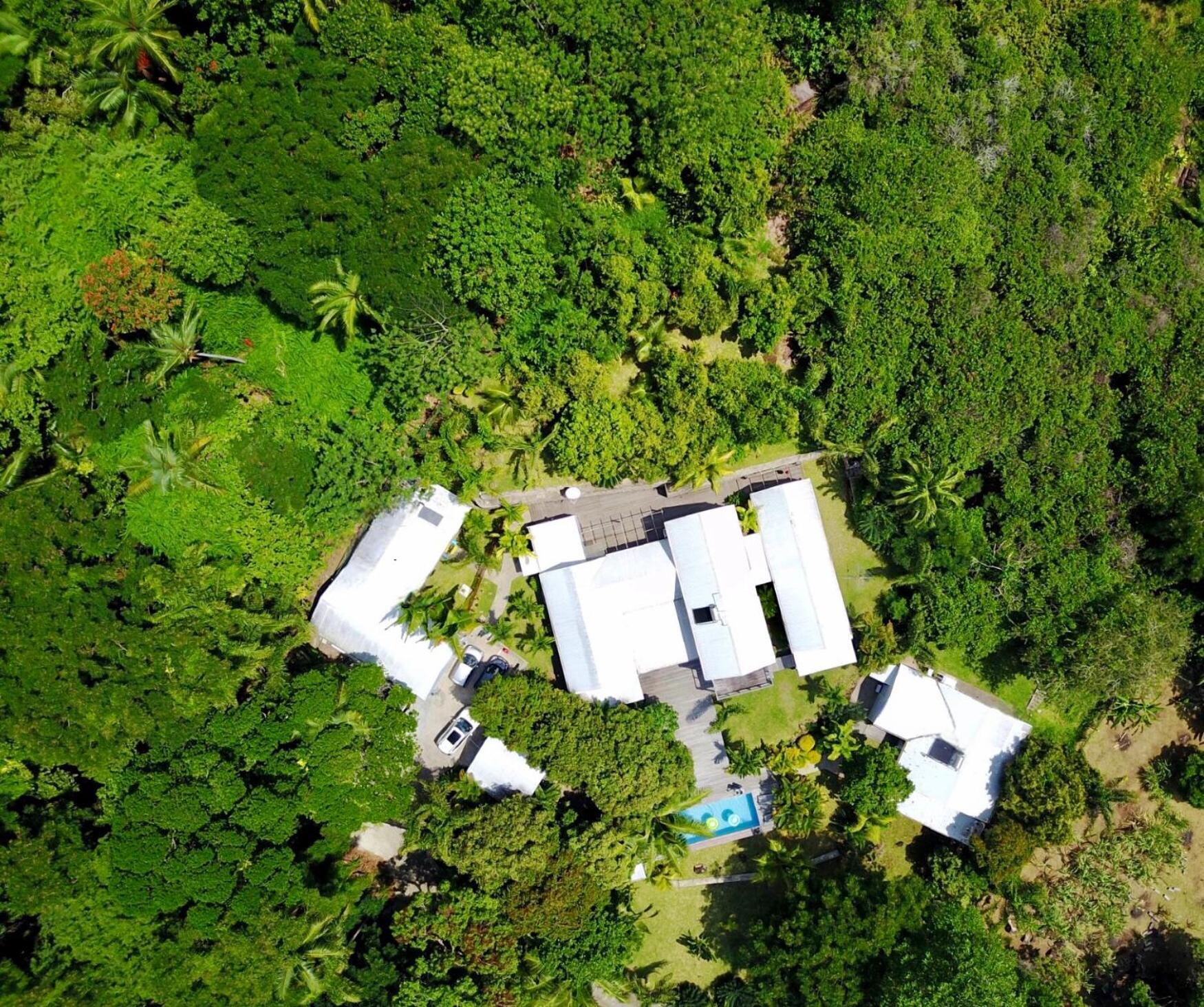 Апартаменти Red Coconut Self-Catering Baie Lazare  Екстер'єр фото